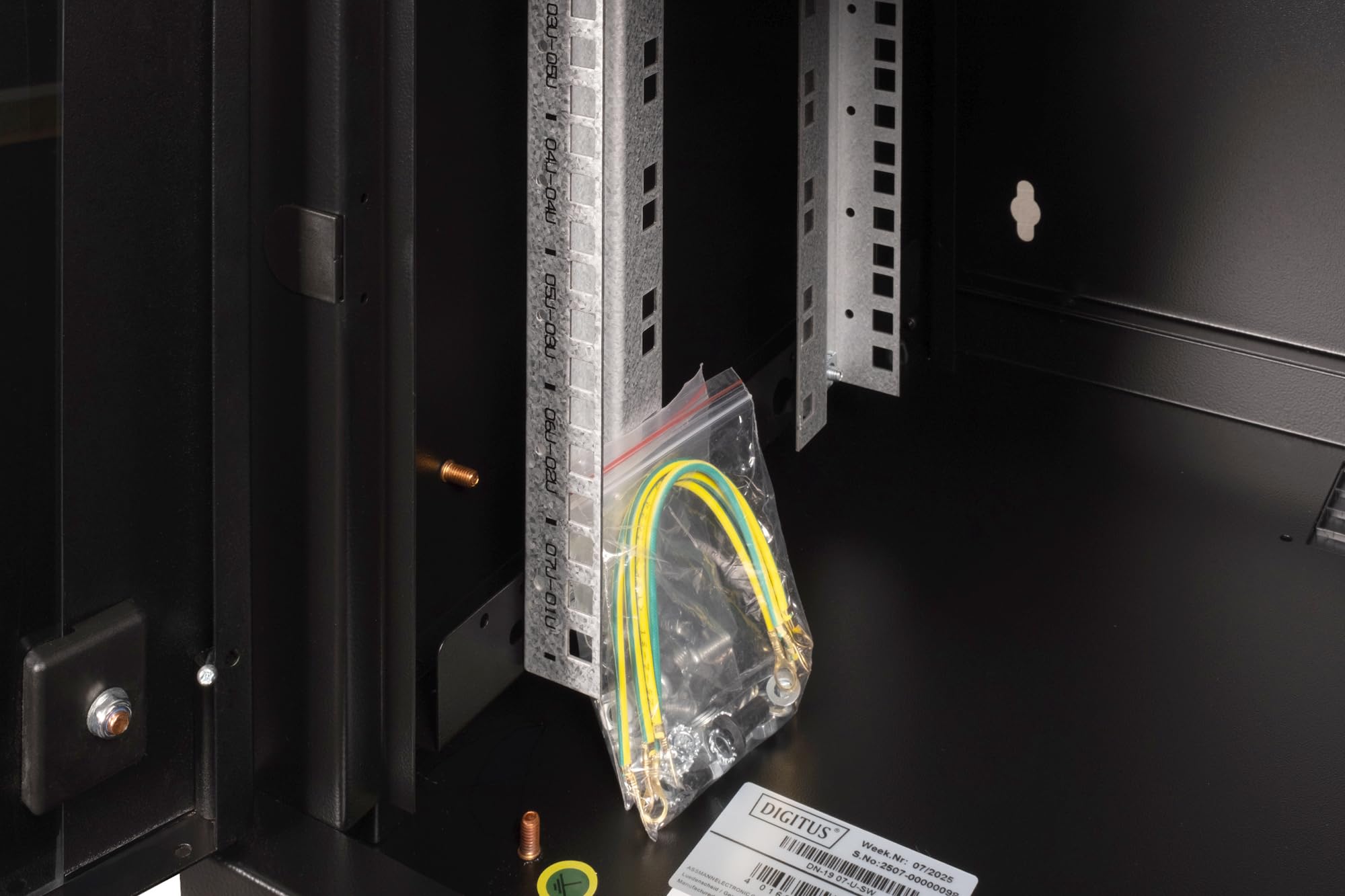 digitus-unique-19-zoll-netzwerkschrank-7-he-schwarz-450-mm-glast-r image 6