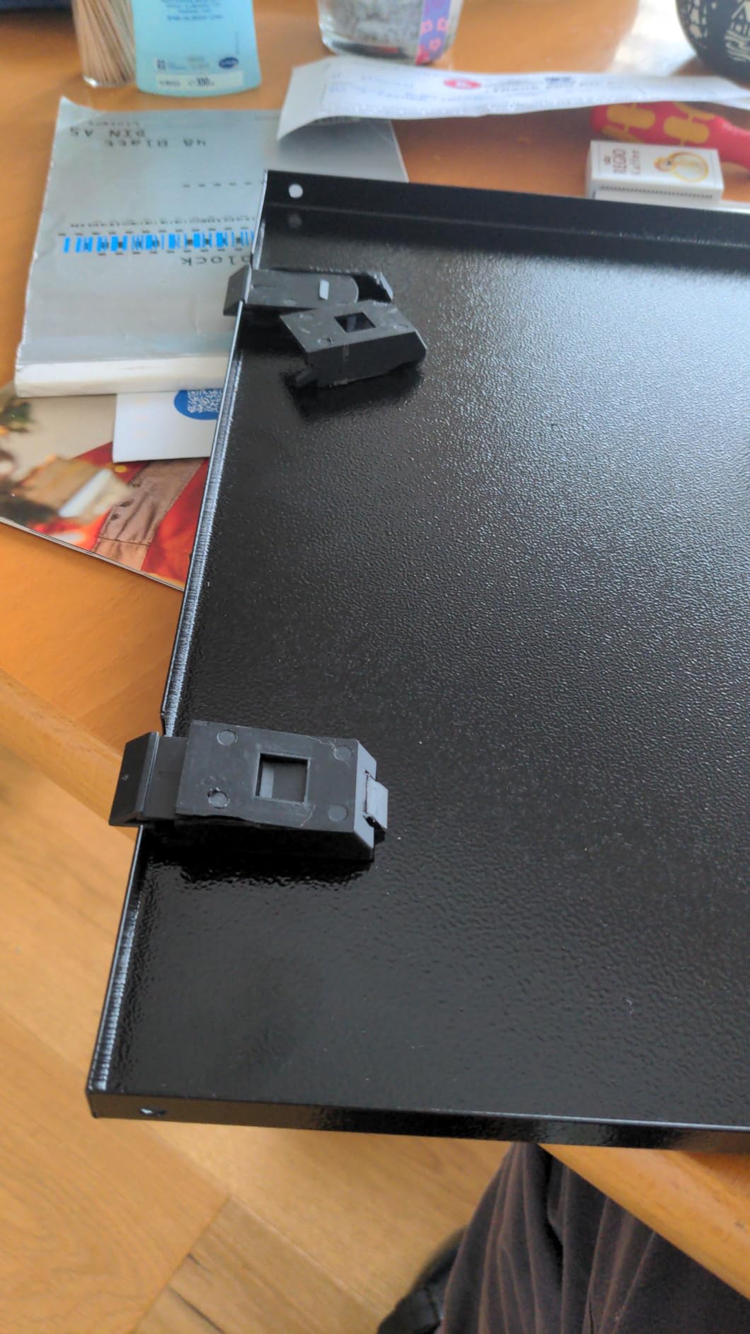Stabiler kleiner Schrank